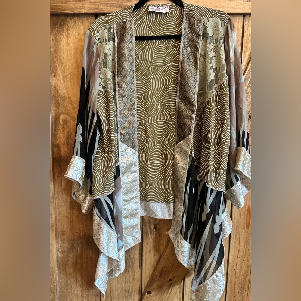 Sterling Styles Vintage Kimono. One Size Fits Most. 100% Rayon.